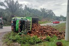 Truk Pengangkut TBS Kelapa Sawit di Nunukan Mundur di Tanjakan, Truk di Belakangnya Ringsek