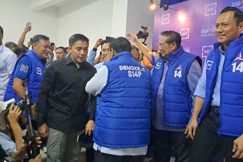 Kampanye Akbar di Malang, Prabowo Saling Hormat dengan SBY dan Dipakaikan Rompi Demokrat