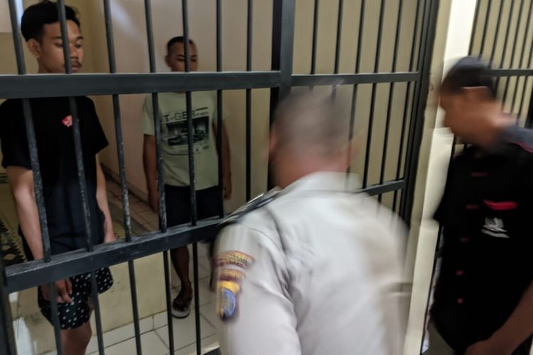 Dua pemuda diduga pelaku penganiayaan diamankan di Mapolsek Pleret, Bantul