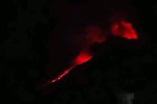 Luncuran Lava Pijar Gunung Lewotobi Terus Mengarah ke Permukiman Warga