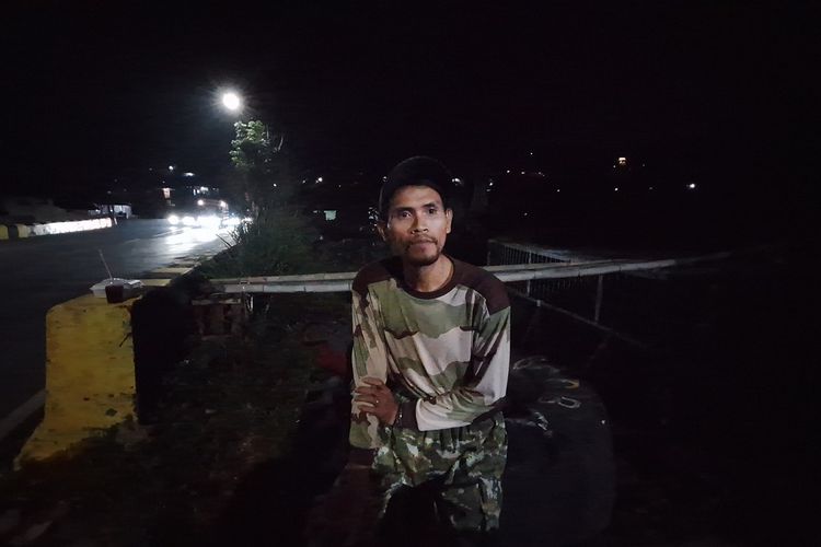 Kisah Asep Si Penjual Cilok, Jalan Kaki Bandung-Ciamis karena Tak Mampu Beli Tiket Mudik