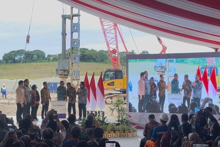 Seremonial groundbreaking pembangunan pabrik soda ash di Kawasan KIE, Bontang, Kalimantan Timur, Jumat (31/10/2025).