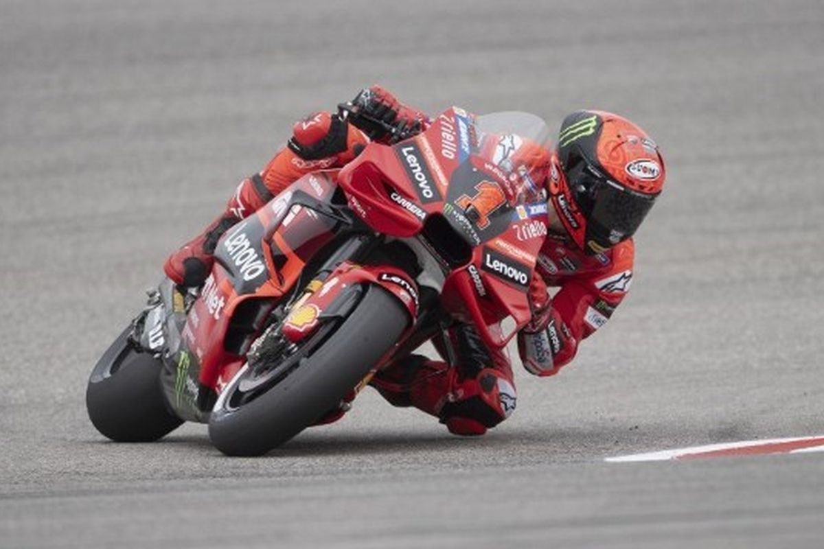 Pebalap Ducati Lenovio Francesco Bagnaia saat tampil dalam rangkaian MotoGP Amerika 2023 di Circuit of The Americas (COTA), Austin, Amerika Serikat, Jumat (14/4/2023). Terkini, Bagnaia berhasil meraih pole position setelah menjadi pebalap tercepat pada sesi kualifikasi, Sabtu (15/4/2023) malam WIB.