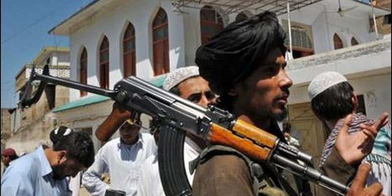 Taliban pada masa awal populer di kalangan warga Afghanistan karena memberantas korupsi.
