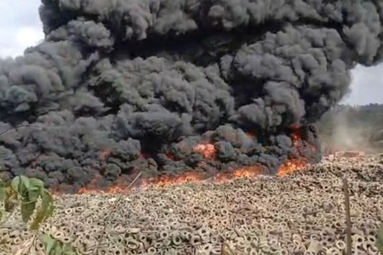 Ribuan Ban Bekas Diduga Dibakar di Halmahera Tengah, Polisi Cari 2 Terduga Pelaku