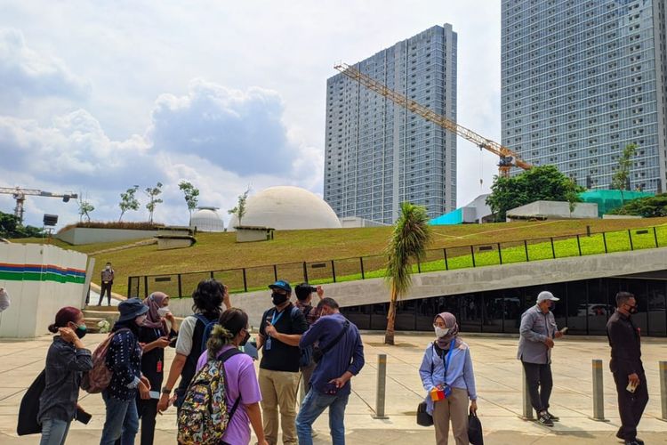 Gedung parkir Taman Ismail Marzuki menghadap langsung ke Jalan Cikini Raya Jakarta Pusat, Rabu (15/9/2021).