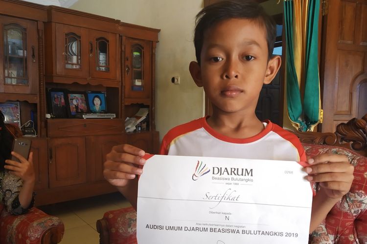 N, salah satu peserta Audisi Umum Beasiswa Bulutangkis 2019 ditemui di rumahnya Dusun Suruh Kalong RT 004/ RW 007, Desa Pandeyan, Kecamatan Tasikmadu, Karanganyar, Jawa Tengah, Selasa (29/10/2019).