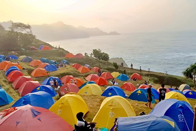Camping di Pantai Menganti Kebumen, Tidur di Bawah Bintang hingga Panorama Lautan