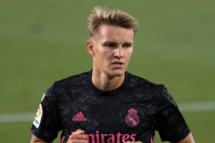 Reaksi gelandang Norwegia Real Madrid Martin Odegaard selama pertandingan sepak bola liga Spanyol Real Betis melawan Real Madrid CF di stadion Benito Villamarin di Seville pada 26 September 2020