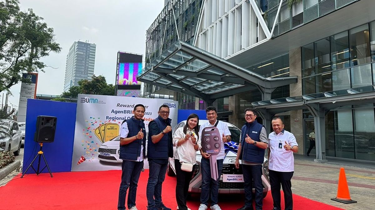 Beri Apresiasi, BRI Serahkan Mobil dan Logam Mulia kepada Pemenang ...