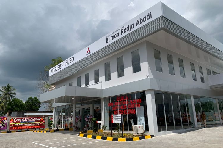 PT Krama Yudha Tiga Berlian Motors (Mitsubishi Fuso) menambah jaringan diler 3S (Sales, Service, Spare Part) ke-223 melalui PT Bumen Redja Abadi di Tulang Bawang, Lampung.