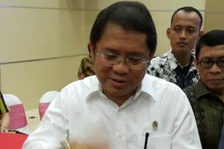 Menkominfo Rudiantara saat menghadiri konferensi pers Reformasi Perizinan Bidang Pos Telekomunikasi dan Penyelenggara Jaringan, Jumat (30/1/2015) di Jakarta.