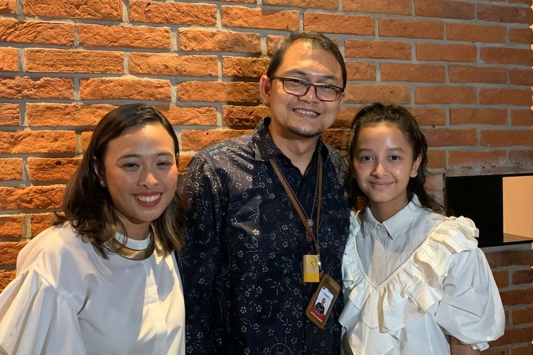 (Dari kiri ke kanan) produser Anggia Kharisma, Jazziray Hartoyo selaku Asisten Deputi Pemajuan dan Pelestarian Kebudayaan, dan Widuri Putri saat ditemui di kawasan Thamrin, Jakarta Pusat, Kamis (30/6/2022).