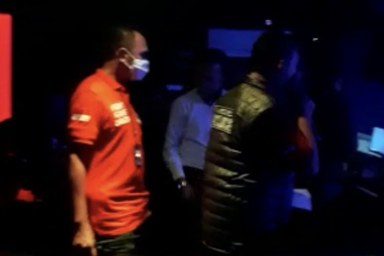 Terjaring Razia di Kafe Karaoke, Kades Kupal Halmahera Selatan Dibebastugaskan