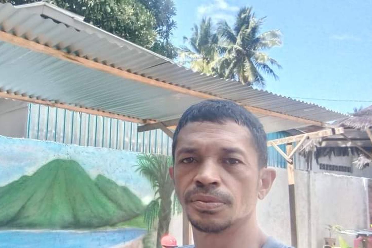 Marianus Rimun, warga Reweng, Tengkulawar, Kecamatan Lamba Leda, Manggarai Timur, Nusa Tenggara Timur membaca peluang membuka usaha Mikro, Kecil dan Menengah (UMKM), khususnya restoran untuk wisatawan mancanegara, nusantara, dan lokal di Kota Borong, ibu kota Kabupaten Manggarai Timur.