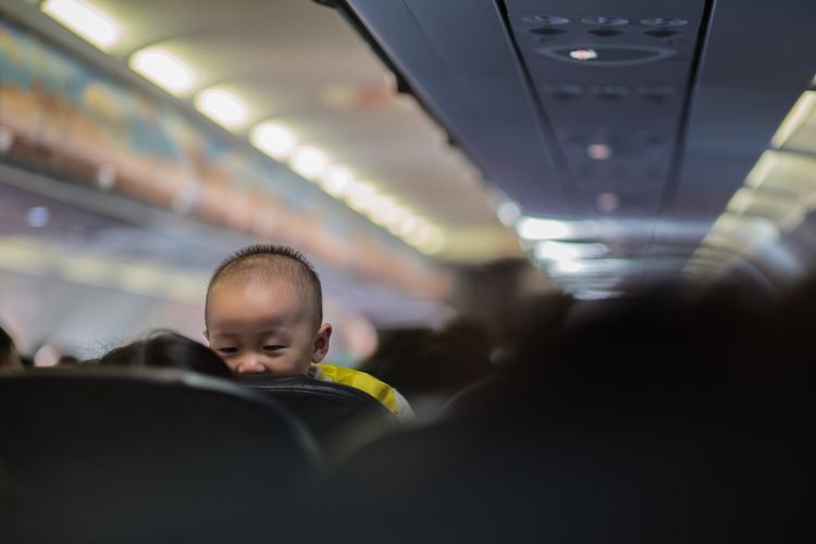 Ini Usia Minimal Bayi yang Boleh Naik Pesawat Menurut Dokter