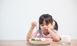 Dokter Ingatkan Pola Makan Anak Tak Cukup Hanya Karbohidrat, Perlu Gizi Seimbang