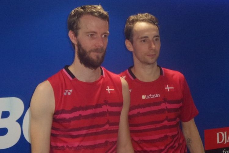 Pasangan ganda putra Denmark, Carsten Mogensen (kiri) dan Mathias Boe, berpose pada sesi konferensi pers BCA Indonesia Open Superseries Premier 2017, di Jakarta Convention Center (JCC), Senayan, Sabtu (17/6/2017).