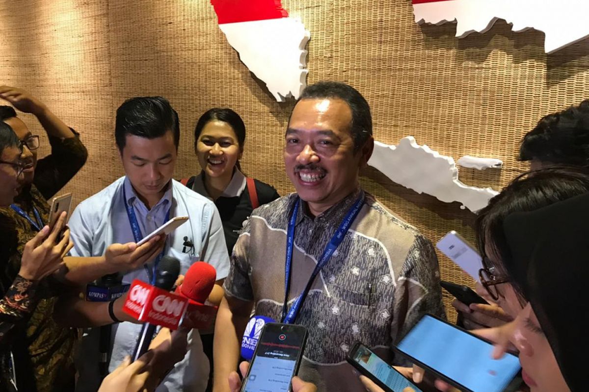 Deputi Bidang Pertambangan, Industri Strategis, dan Media Kementerian BUMN Fajar Harry Sampurno menjelaskan penundaan kenaikan harga BBM premium di sela acara Pertemuan Tahunan IMF-Bank Dunia di Nusa Dua, Bali, Rabu (10/10/2018).