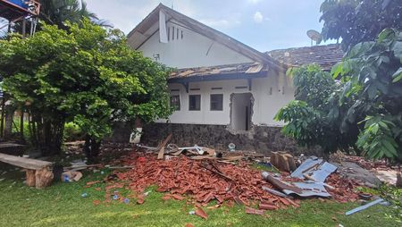 Kondisi Rumah Atalarik Syah Setelah Dibongkar Aparat
