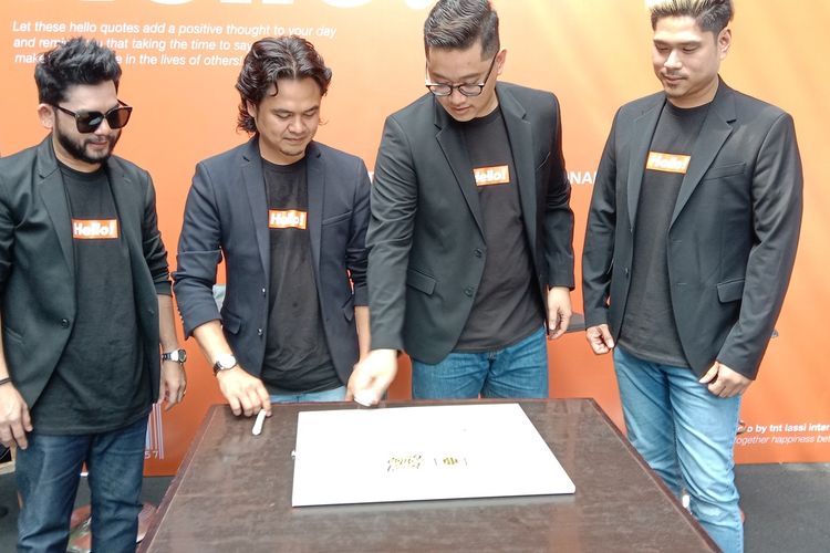 CEO PT. TNT Grup Indonesia Aga Steven Widjajadi dan Hafizuddin Razak, selaku Founder dari Lassi Juice dari Malaysia tengah melakukan merger Horizontal untuk tembus pasar internasional e liquid.