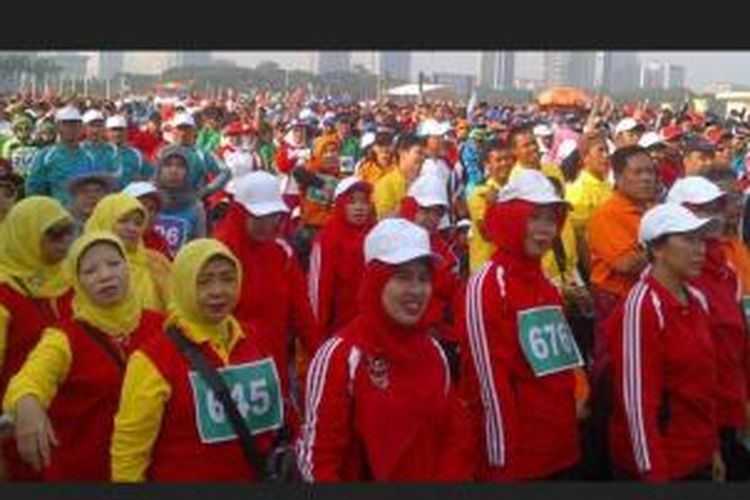 Para guru menghadiri acara Hari Guru Nasional (HGN) di Monas, Jakarta Pusat, Minggu (23/11/2014) pagi. 