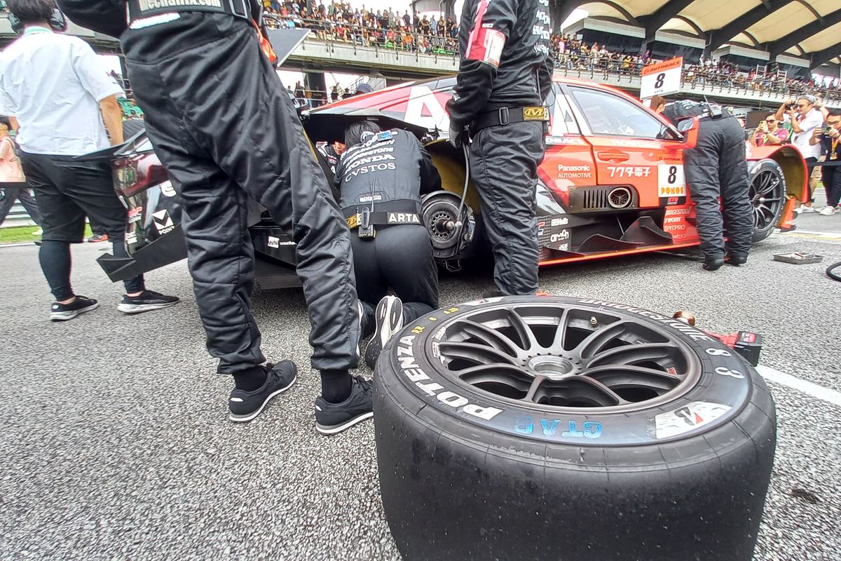 Ban balap Bridgestone Potenza Racing
