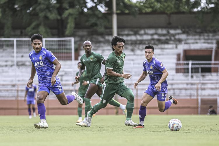 Uji coba Persebaya Surabaya vs Persik Kediri saat jeda kompetisi Liga 1 2023-2024 yang berakhir dengan skor 2-0 di Stadion Gelora 10 November Surabaya, Jawa Timur, Sabtu (20/1/2024) sore.