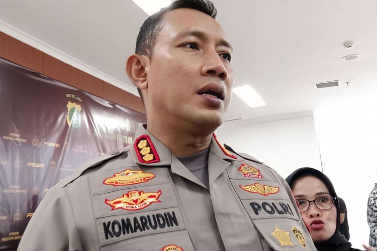 Kepala Polres Jakarta Pusat Kombes Komarudin saat diwawancarai di Mapolres Jakpus. (KOMPAS.com/XENA OLIVIA)