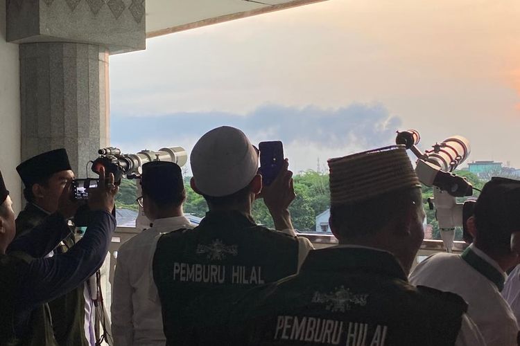 Pemantauan hilal di Masjid Raya Hasyim Asy'ari, Jakarta Barat, Rabu (22/3/2023). 