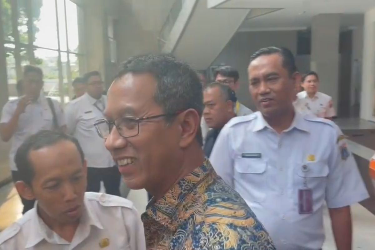 Penjabat Gubernur DKI Jakarta Heru Budi Hartono saat mengunjungi Dinas Cipta Karya, Tata Ruang dan Pertanahan (Citata) DKI Jakarta, Rabu (8/11/2023).