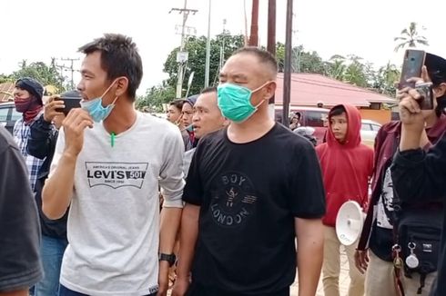 Massa Demo di Dekat Bandara Haluoleo Kendari Cegat Mobil Berisi 1 TKA China