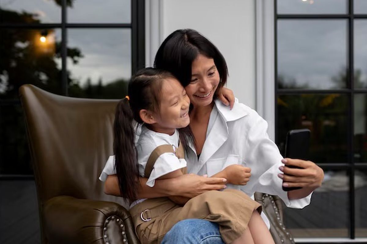 ibu dan anak bahagia