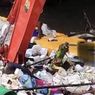 Dinas LH DKI Jakarta Kumpulkan 1.596 Meter Kubik Sampah di 3 Pintu Air