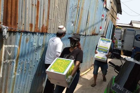 Kompas.com Bagikan 150 Paket Sembako untuk Makanan Berbuka Bagi Warga Pesisir Jakarta