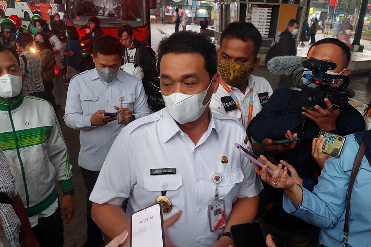Wakil Gubernur DKI Jakarta Ahmad Riza Patria saat ditemui di sekitar Stasiun Tebet, Jakarta Selatan, Rabu (13/7/2022).