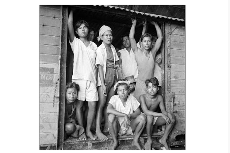 Romusha, rakyat Indonesia yang dipaksa Jepang menjadi tenaga kerja pada masa pendudukan Jepang di Indonesia.