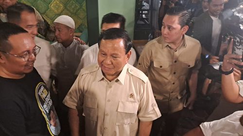 Prabowo Cekikikan Diteriaki "Emang Boleh Se-gemoy Ini" oleh Relawan