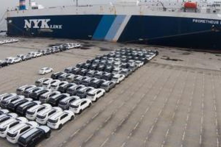 Aktivitas ekspor TMMIN di Pelabuhan Tanjung Priuk