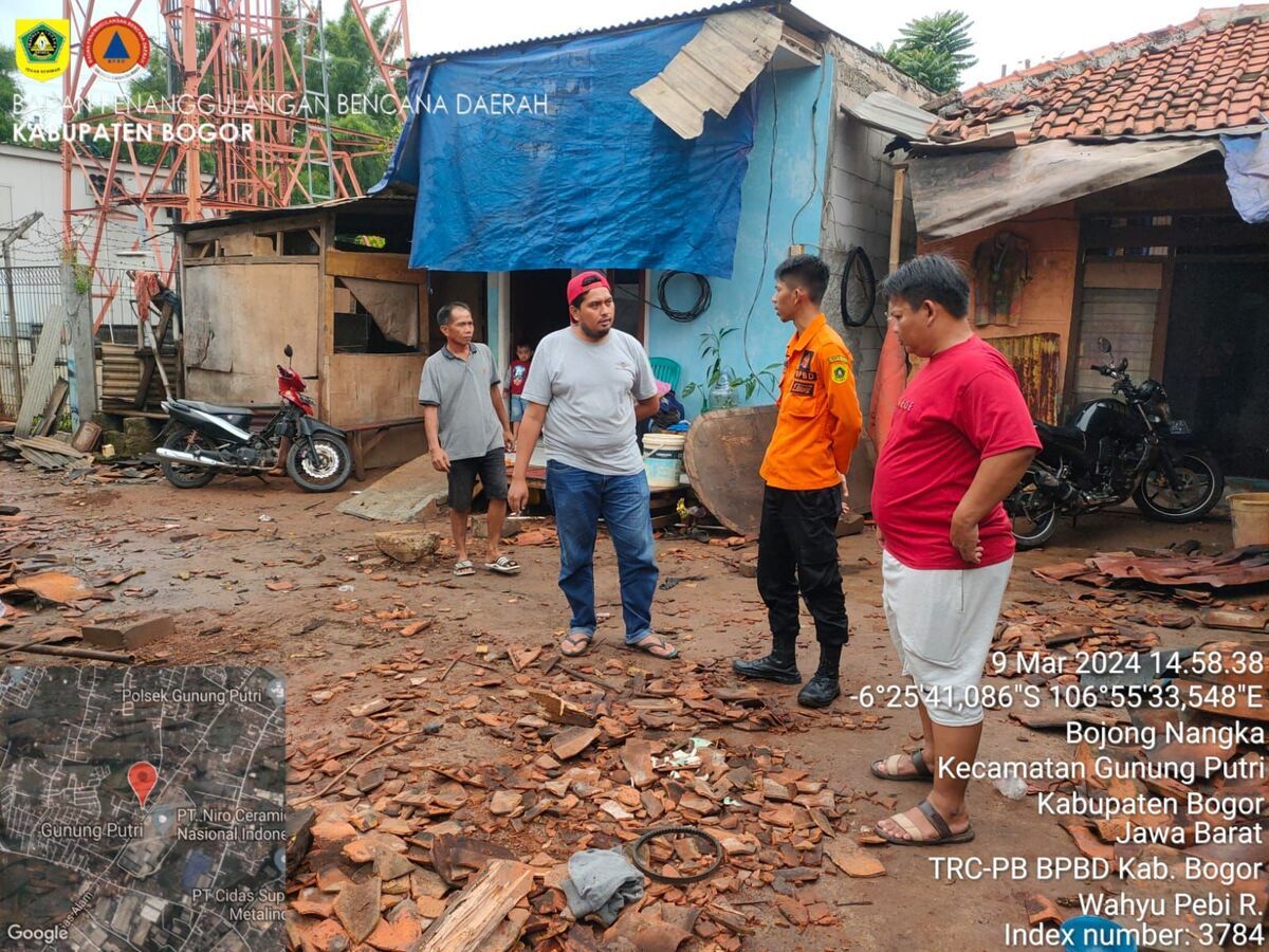Akibat Hujan Deras, Rumah Lansia di Bogor Ambruk dan Sebabkan Luka-luka