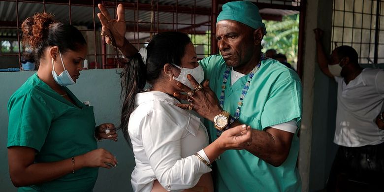 Using a machete to perform surgery, this Cuban doctor is flooded with patients