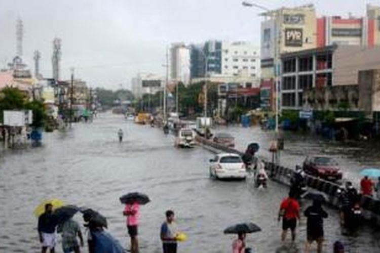 Jalan yang mengalami bencana banjir di Chennai, Tamil Nadu pada tanggal 16 November. 