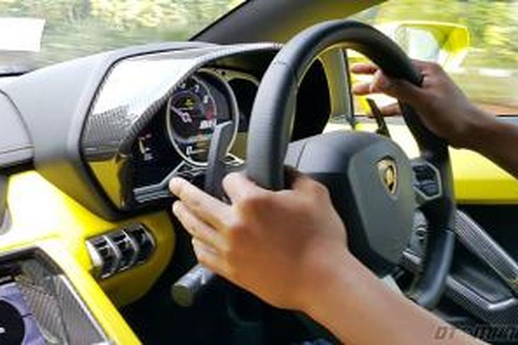 Begini Rasanya Naik Taksi Lamborghini Gratisan