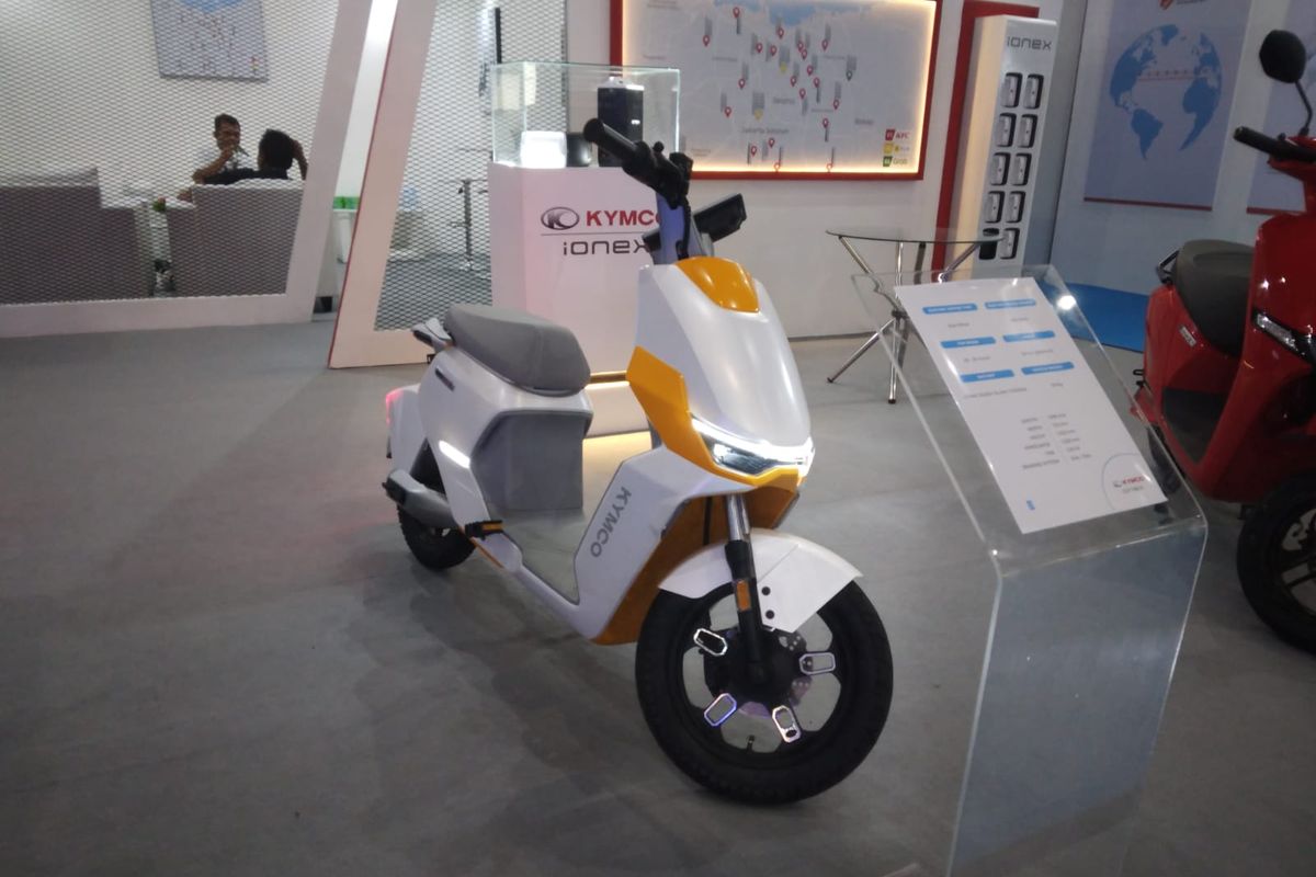 Kymco memperkenalkan empat motor listrik sekaligus dari keluarga skutik listrik iONEX di PEVS 2023.