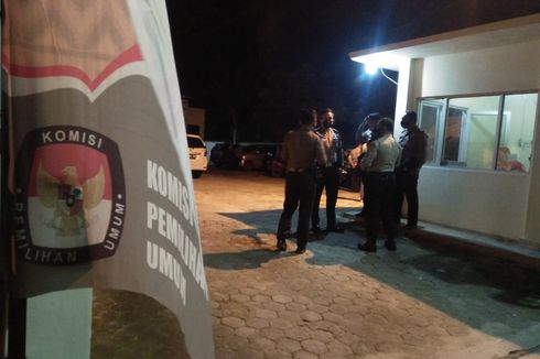 Usai Pembatalan Paslon Suara Terbanyak, Polisi Jaga Ketat Kantor KPU Bandar Lampung