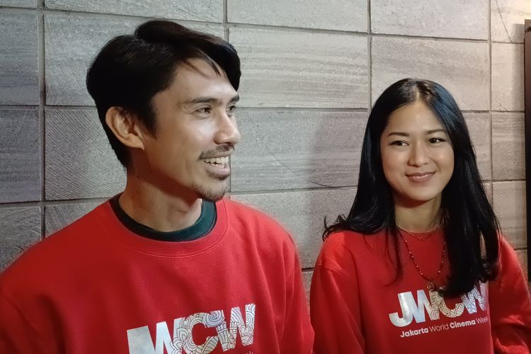 Pasangan suami istri aktor Iedil Dzuhrie dan aktris Prisia Nasution saat ditemui di CGV FX Sudirman, Jakarta Pusat, Kamis (19/10/2023).