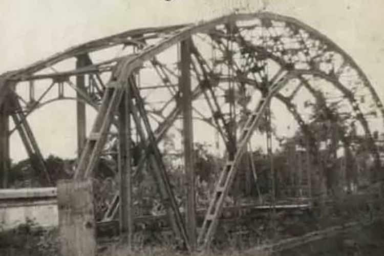 Foto Jembatan Kali Bekasi pada masa lampau