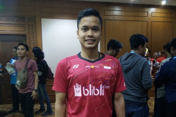 Pebulu tangkis tunggal putra Indonesia, Anthony Sinisuka Ginting, berpose setelah sesi konferensi pers jelang Indonesia Open 2018 di Hotel Sultan, Jakarta, Senin (2/7/2018).