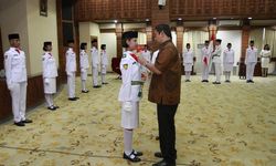 Siswa Unggul Terpilih sebagai Pengibar Bendera pada HUT RI