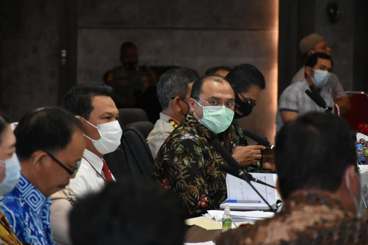 Focus Group Discussion (FGD) mengenai upaya dan langkah-langkah strategis pemulihan dan stabilitas ekonomi tahun 2020 di Ruang Rapat Pasir Padi Kantor Gubernur Kepulauan Bangka Belitung, Kamis (19/11/2020).